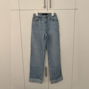 Hollister Women’s Light Blue Straight Jeans